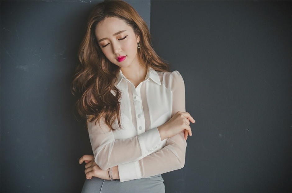职业美女白领制服高跟美腿前凸后翘诱惑写真