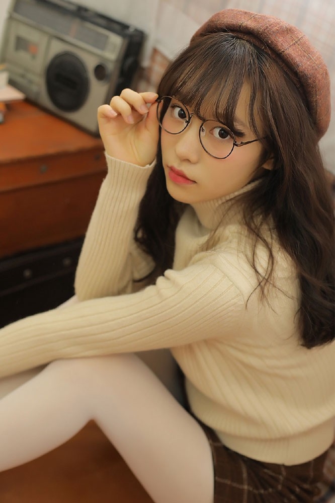  麻辣美女教师文艺眼镜优雅气质迷人写真图片