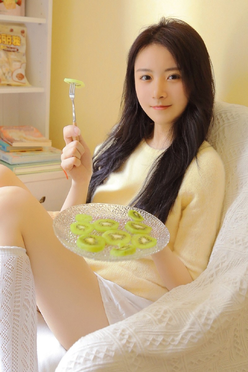 小清新网红美女乌黑长发白丝长腿私房写真图片