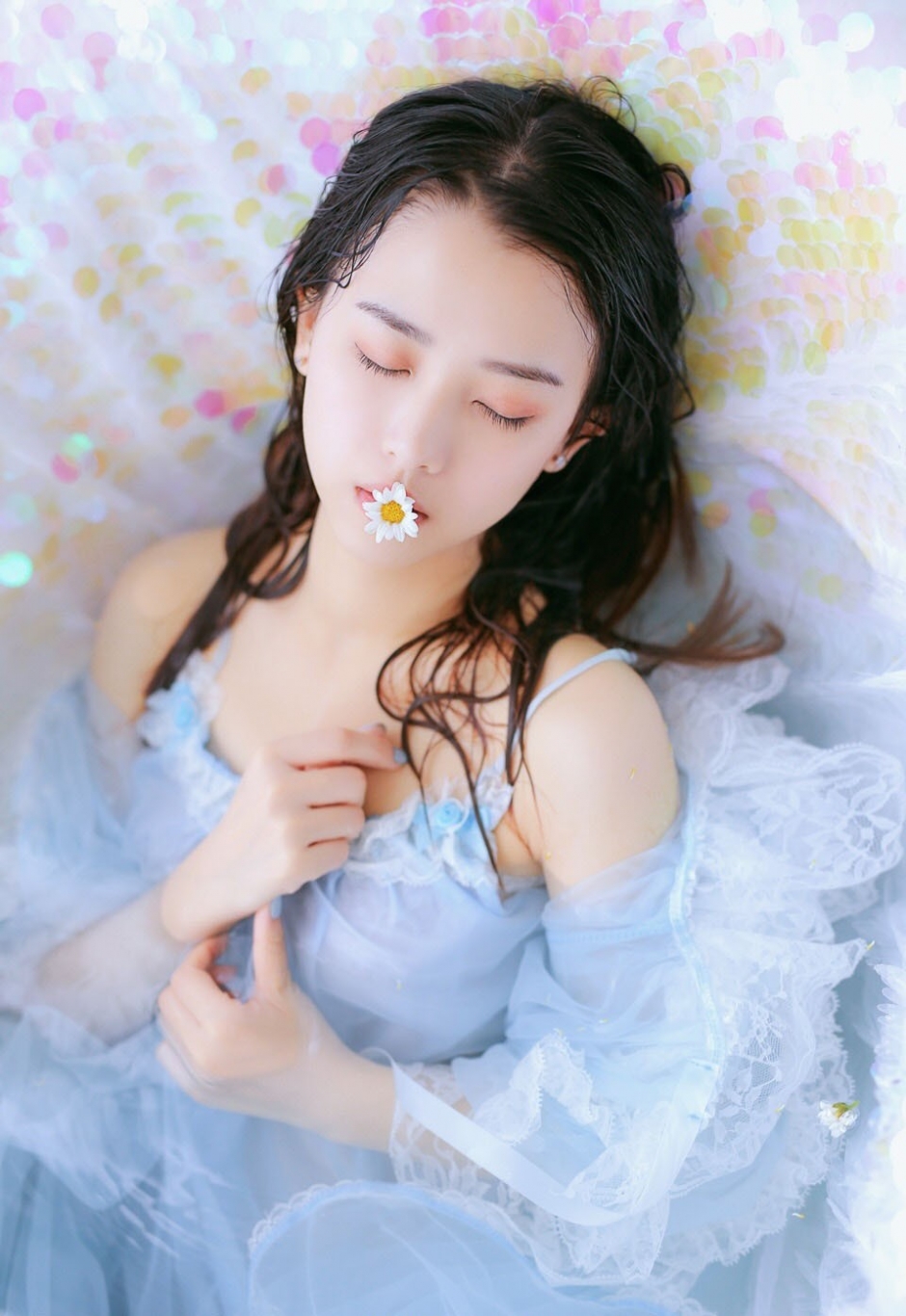 白嫩吊带美女雪纺透视装湿身美肌诱惑写真