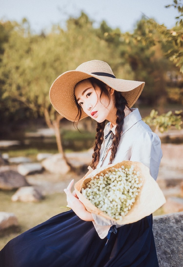 性感尤物李梓熙变身甜美女仆图片