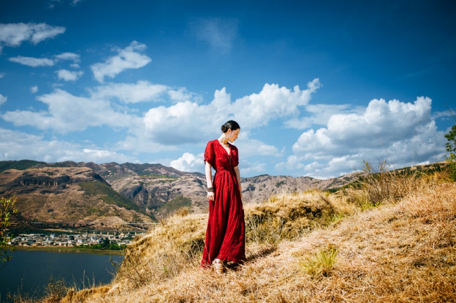 中国嫩模韩恩熙透明吊带睡裙人体艺术写真