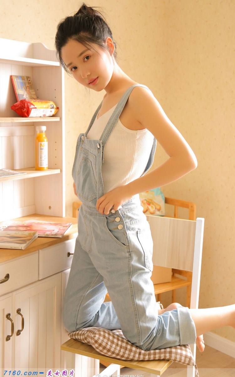 童颜美女李宝宝性感火辣诱惑私房照