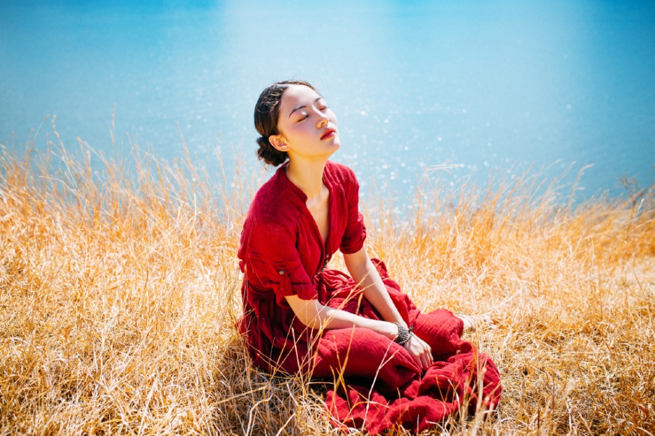 中国嫩模韩恩熙透明吊带睡裙人体艺术写真