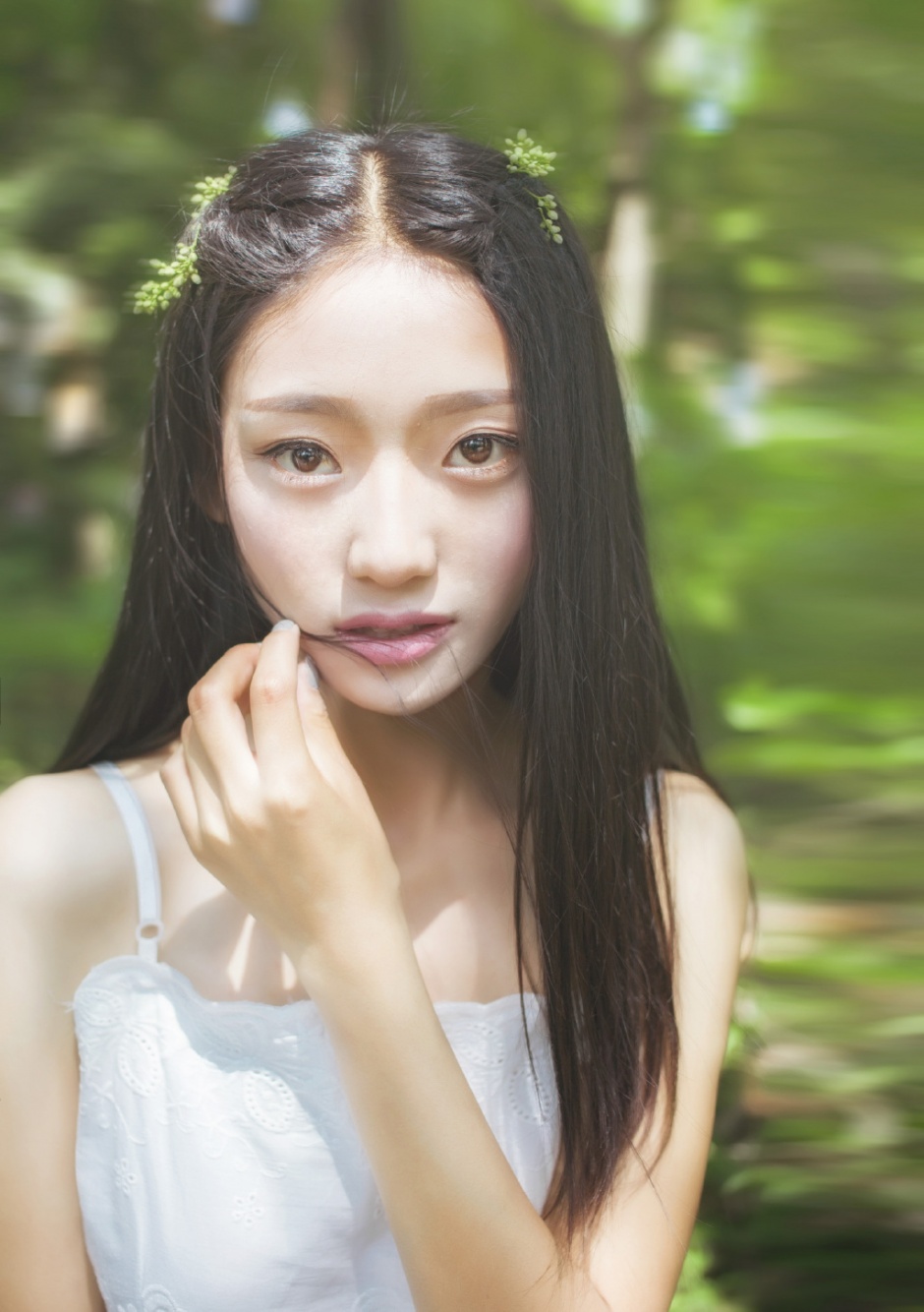 气质童颜美女程柯晴咖啡厅性感私房写真