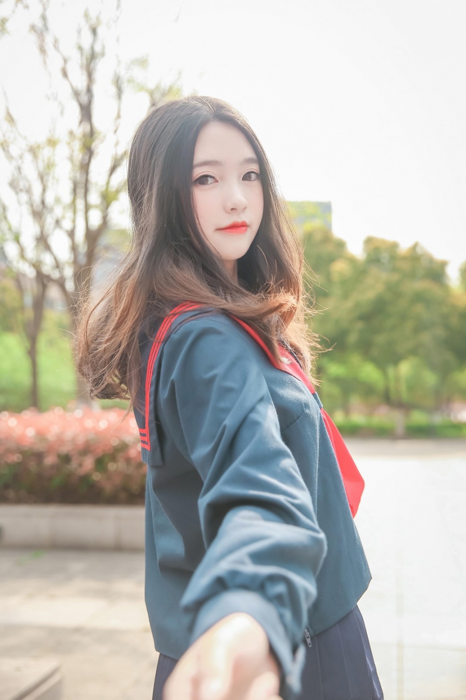 蓝色学生制服美女户外性感制服诱惑写真