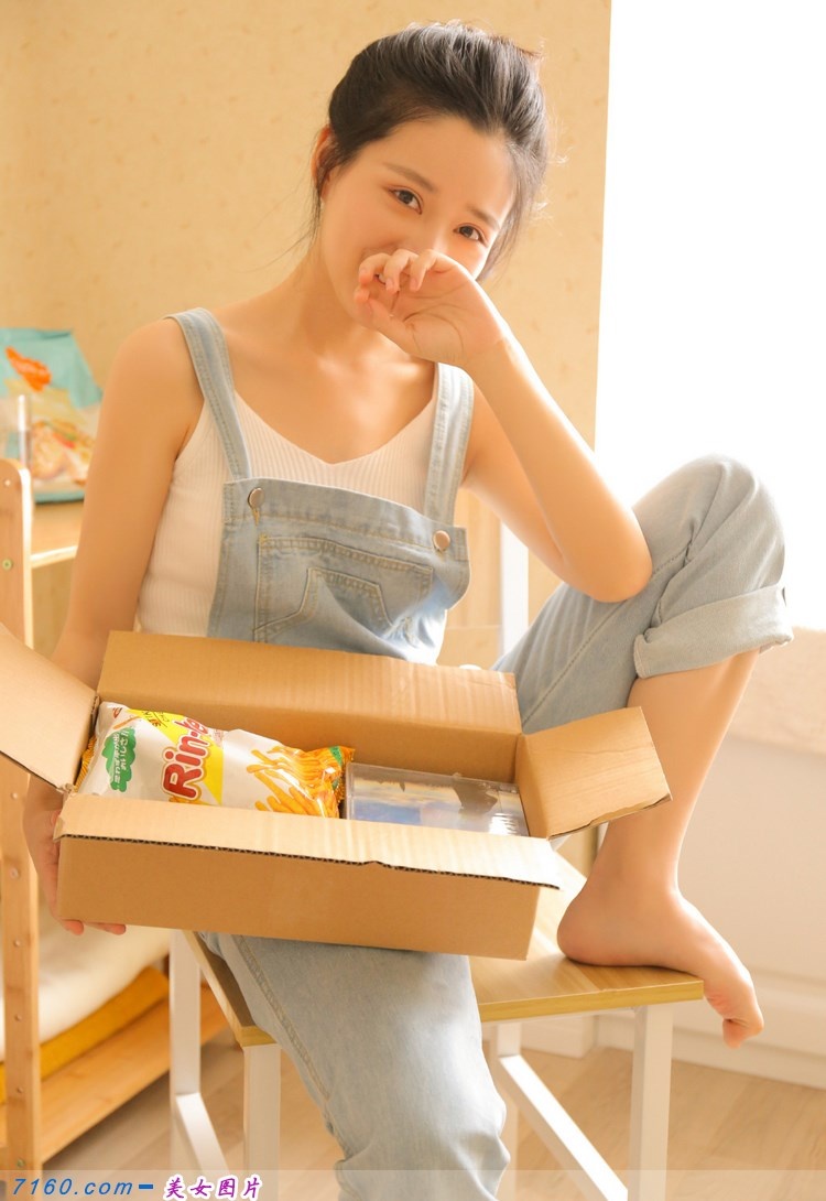 童颜美女李宝宝性感火辣诱惑私房照