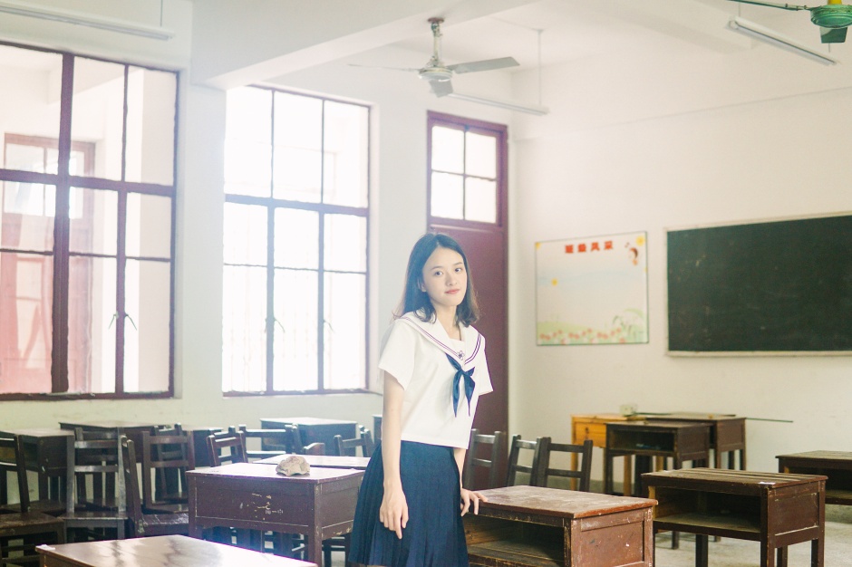 透明薄纱美女乔安丰满人体艺术图片