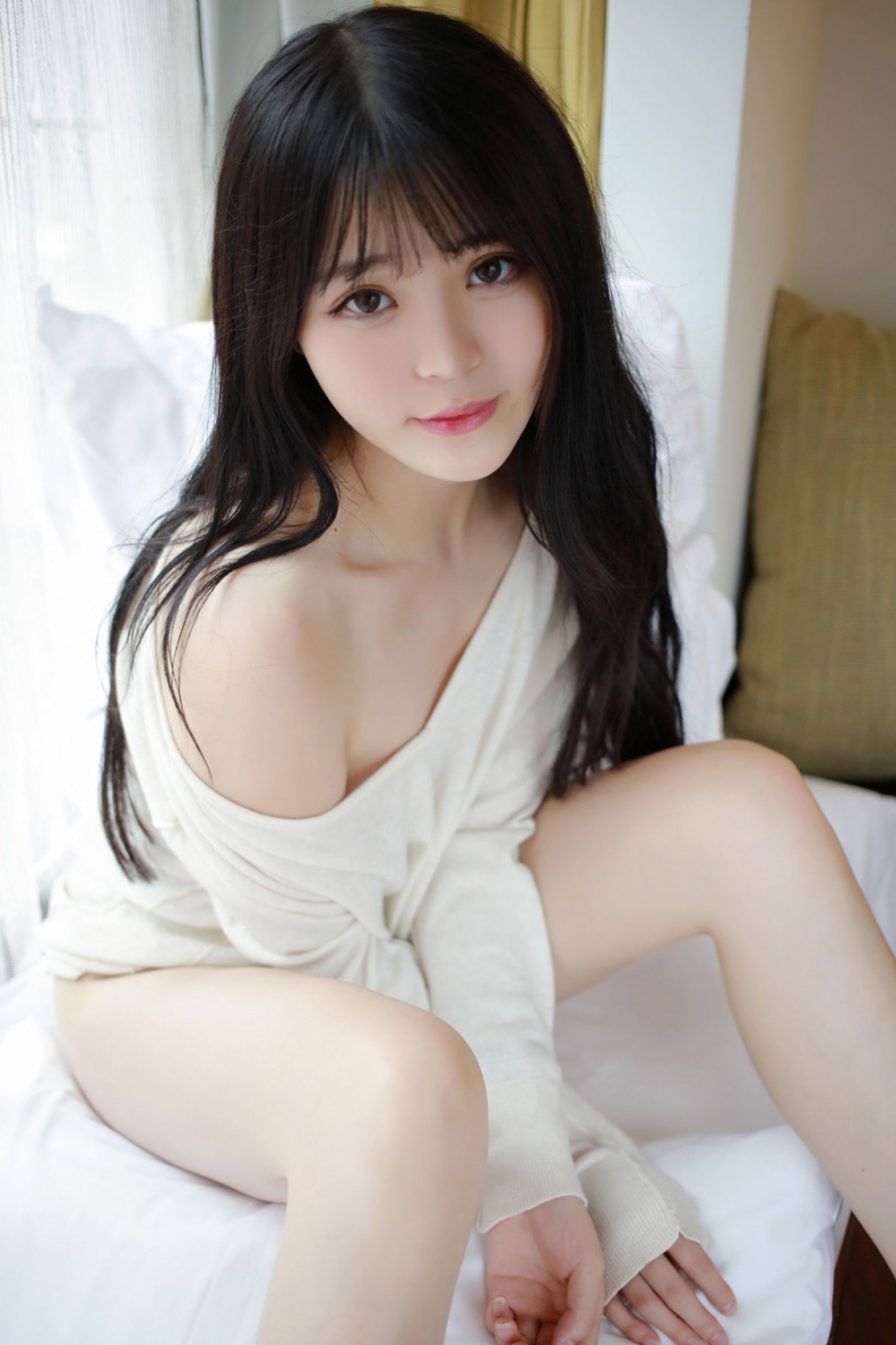 大奶牛美少妇诱人香肩白皙美腿裸露下体人体艺术写真