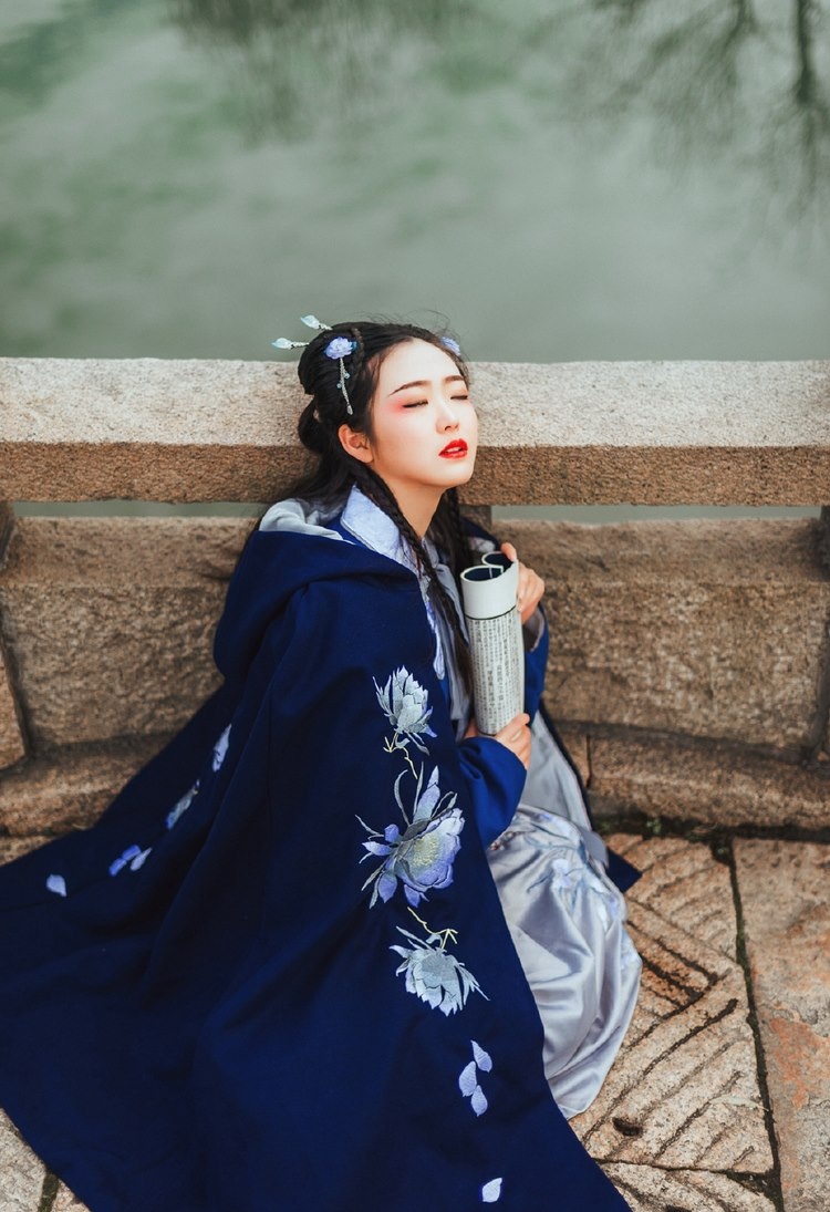诱人和服少女玉腿张开露凸鲍鱼阴性感人体艺术写真集