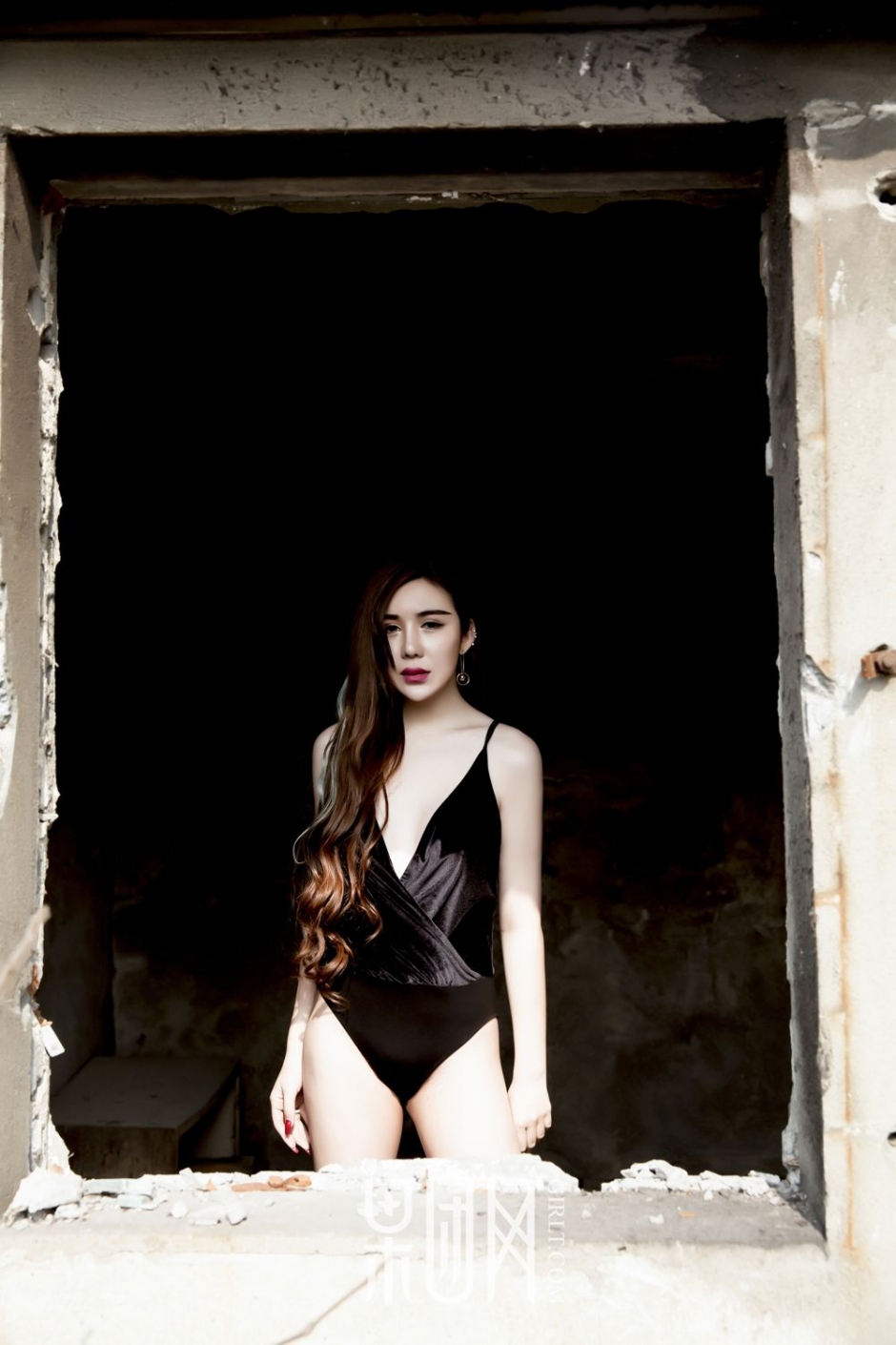 美女模特周晓唯内衣性感写真妩媚诱人