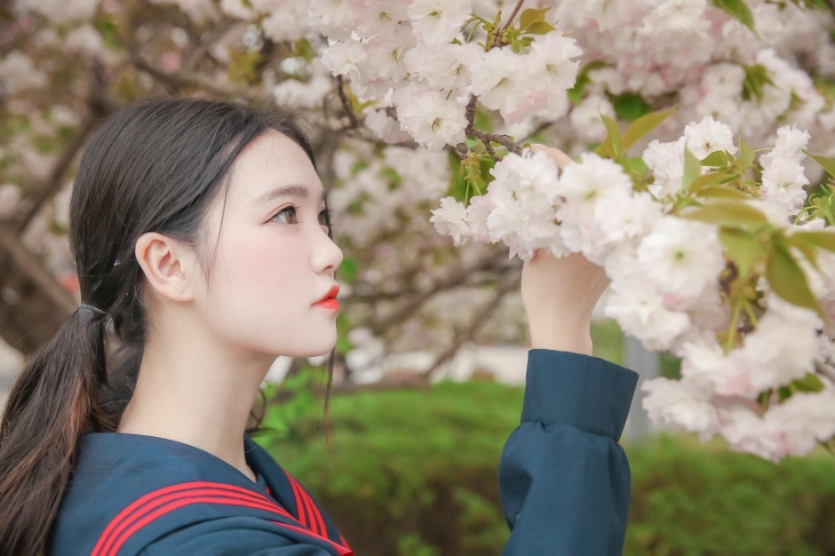 蓝色学生制服美女户外性感制服诱惑写真