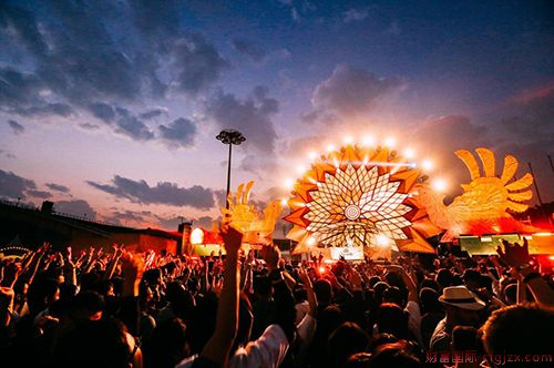 2018科罗娜日落声起音乐节全阵容公布，日落正在海边等你