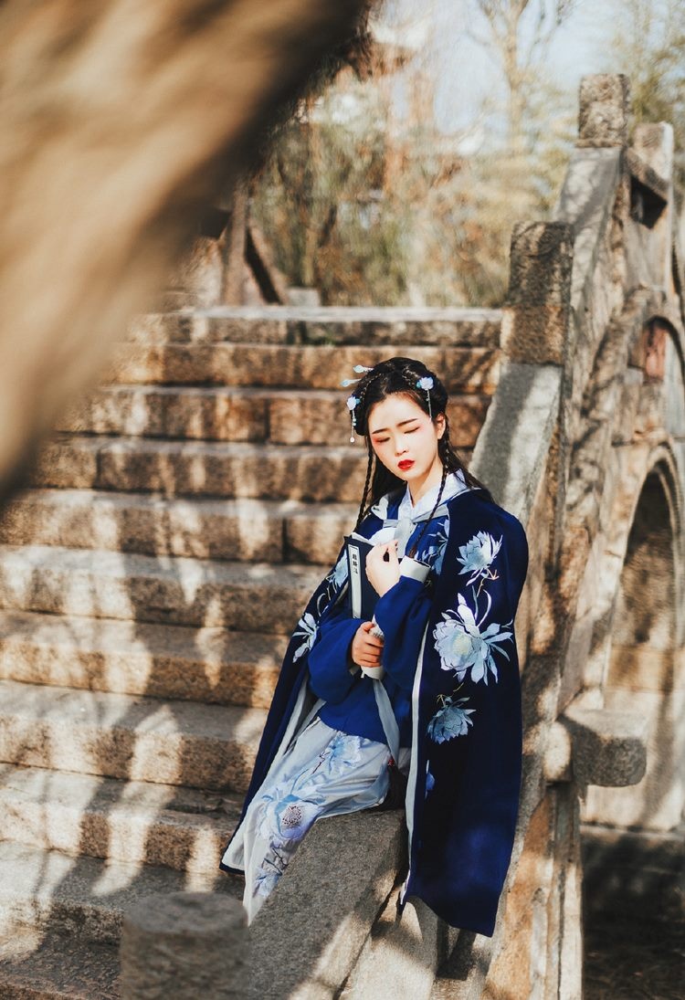 诱人和服少女玉腿张开露凸鲍鱼阴性感人体艺术写真集