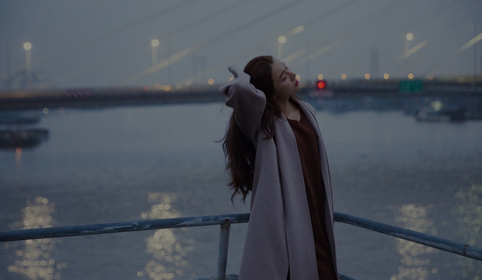 性感女神周妍希酥胸诱人写真