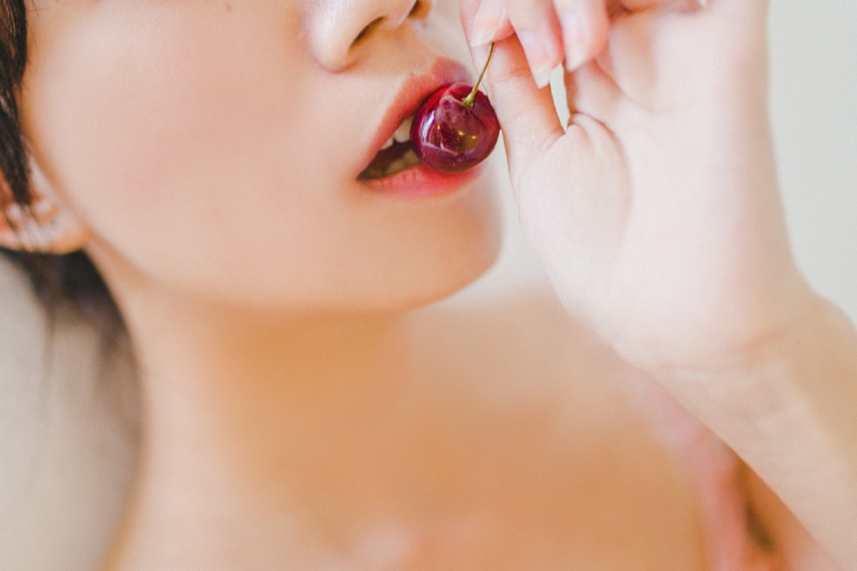 性感浴缸美女E杯奶茶湿身诱惑人体图片