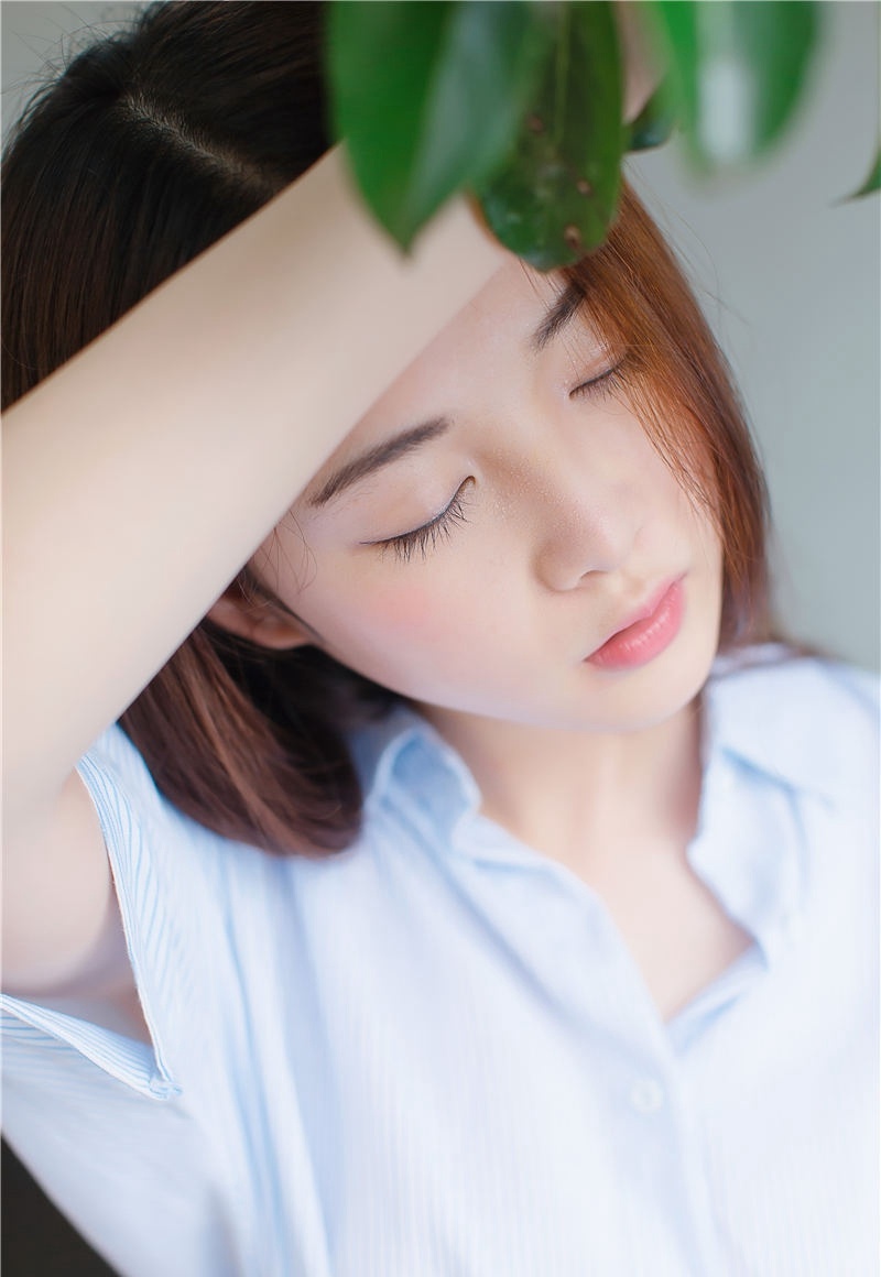 性感尤物徐路制服诱惑丰满人体艺术写真