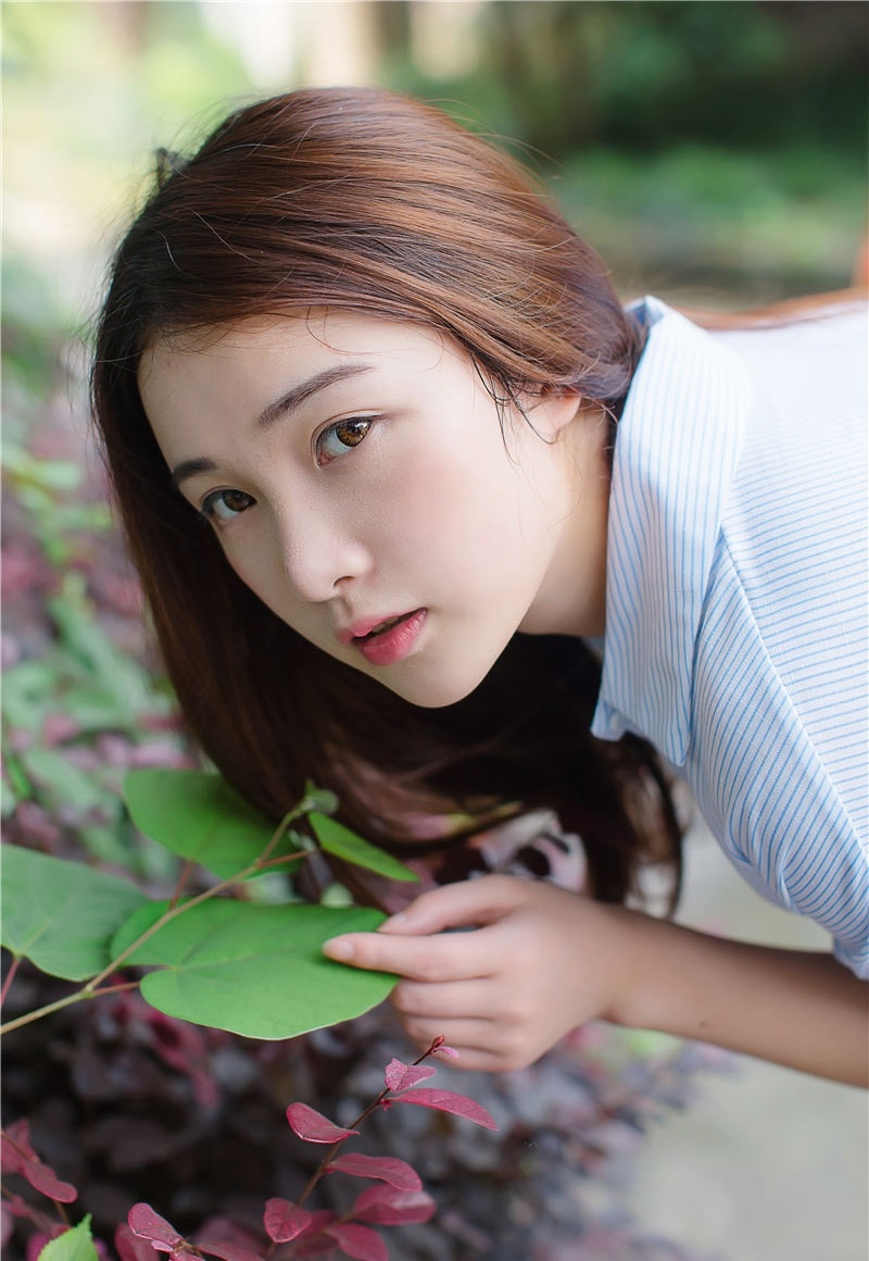 性感尤物徐路制服诱惑丰满人体艺术写真