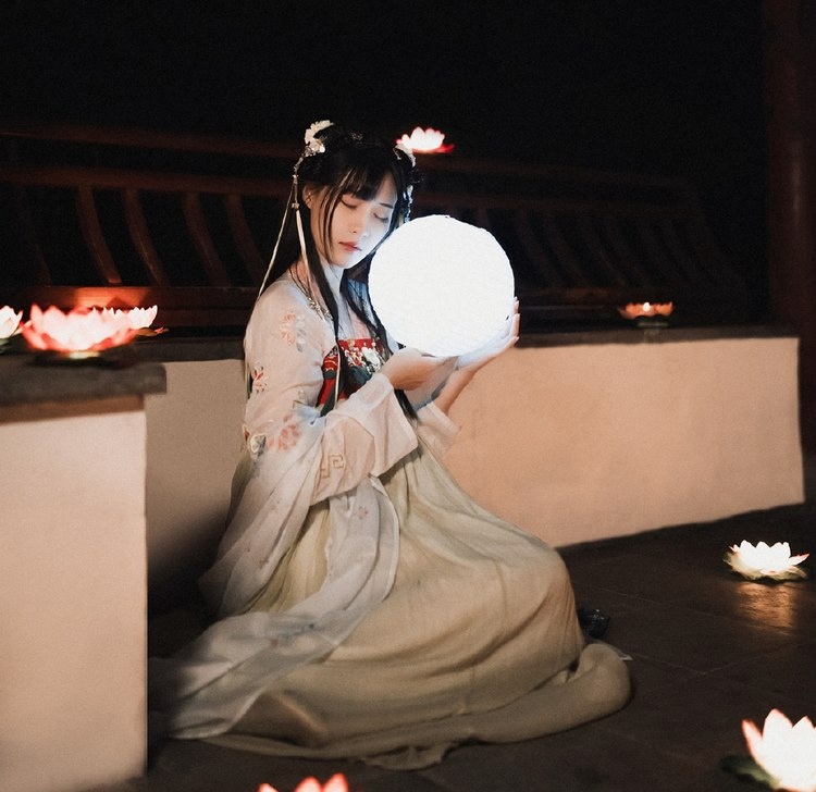 张静尤闪亮人体艺术高清写真