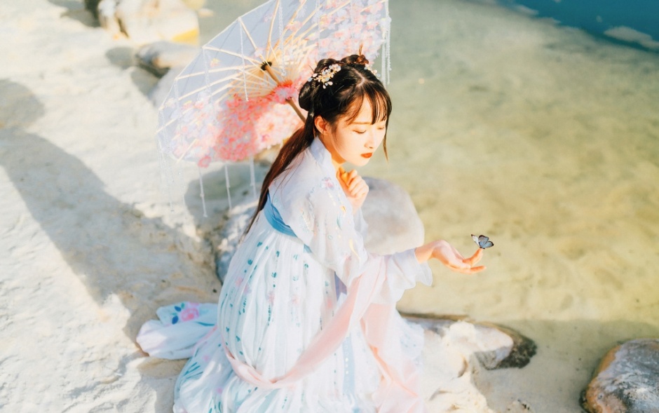 乌克兰美女裸身人体彩绘代言