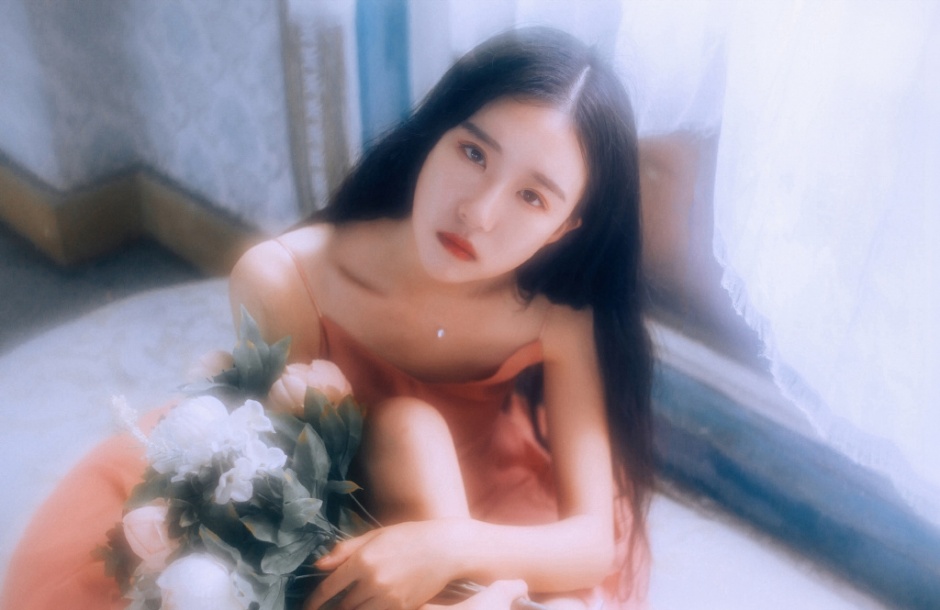 甜美泰国模特半裸人体艺术写真