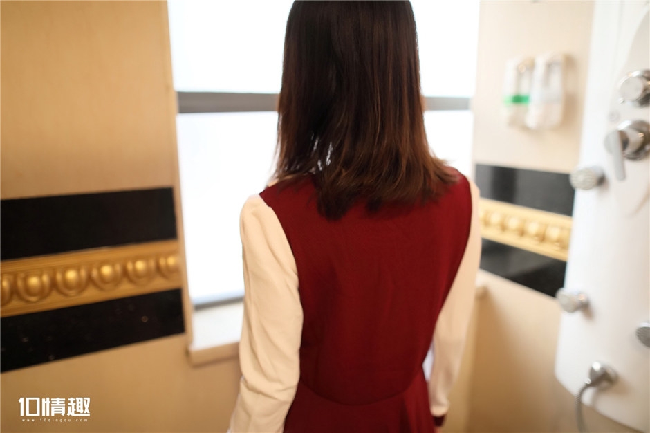 嫩模美女超短连衣裙三角�鲍人体艺术性感写真