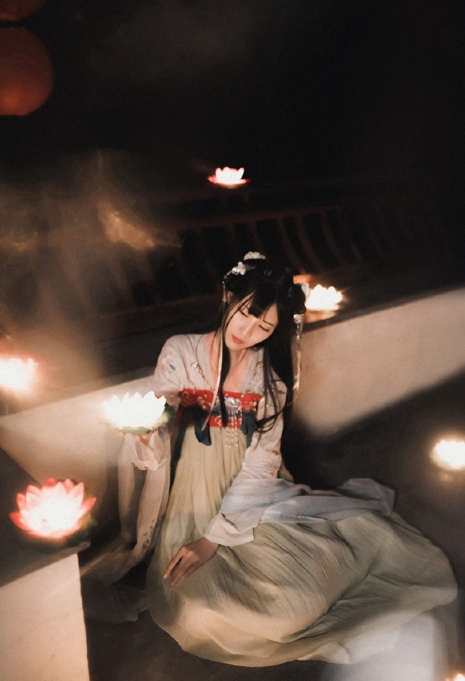 张静尤闪亮人体艺术高清写真