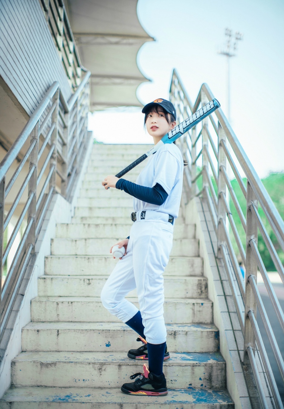 波霸美女模特真空豪乳后翘臀露阴人体艺术写真