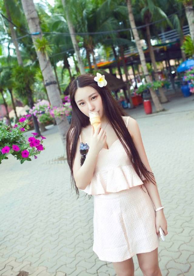 中国90后模特户外唯美人体艺术写真
