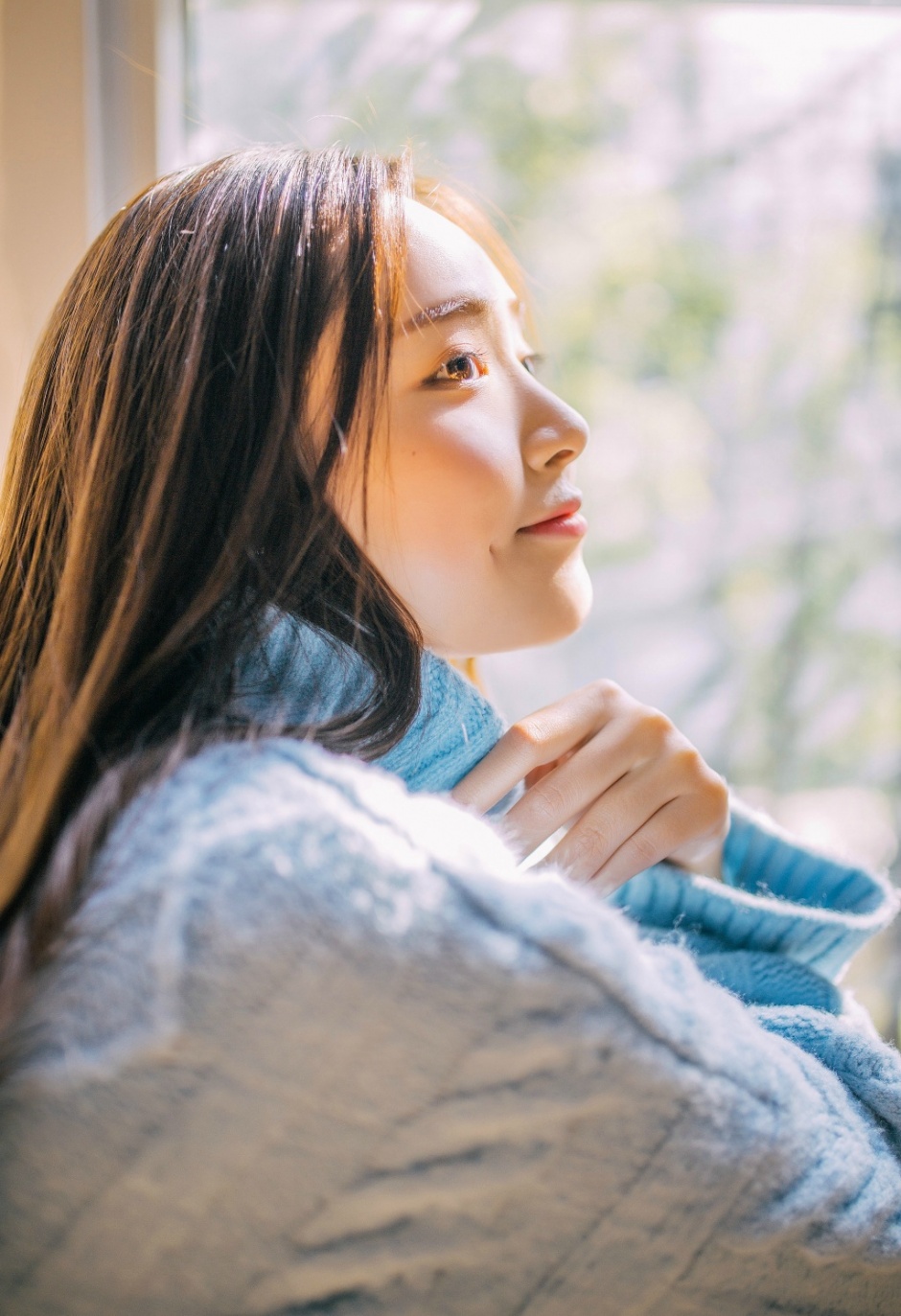 骨感美女梁芮溪丝袜美腿人体写真照