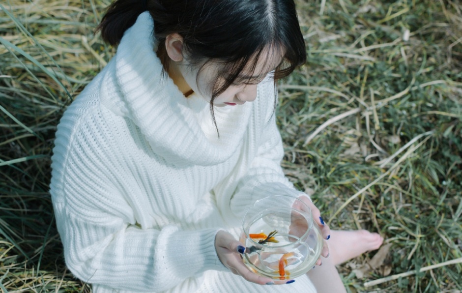 女演员龚�菲人体艺术照图片