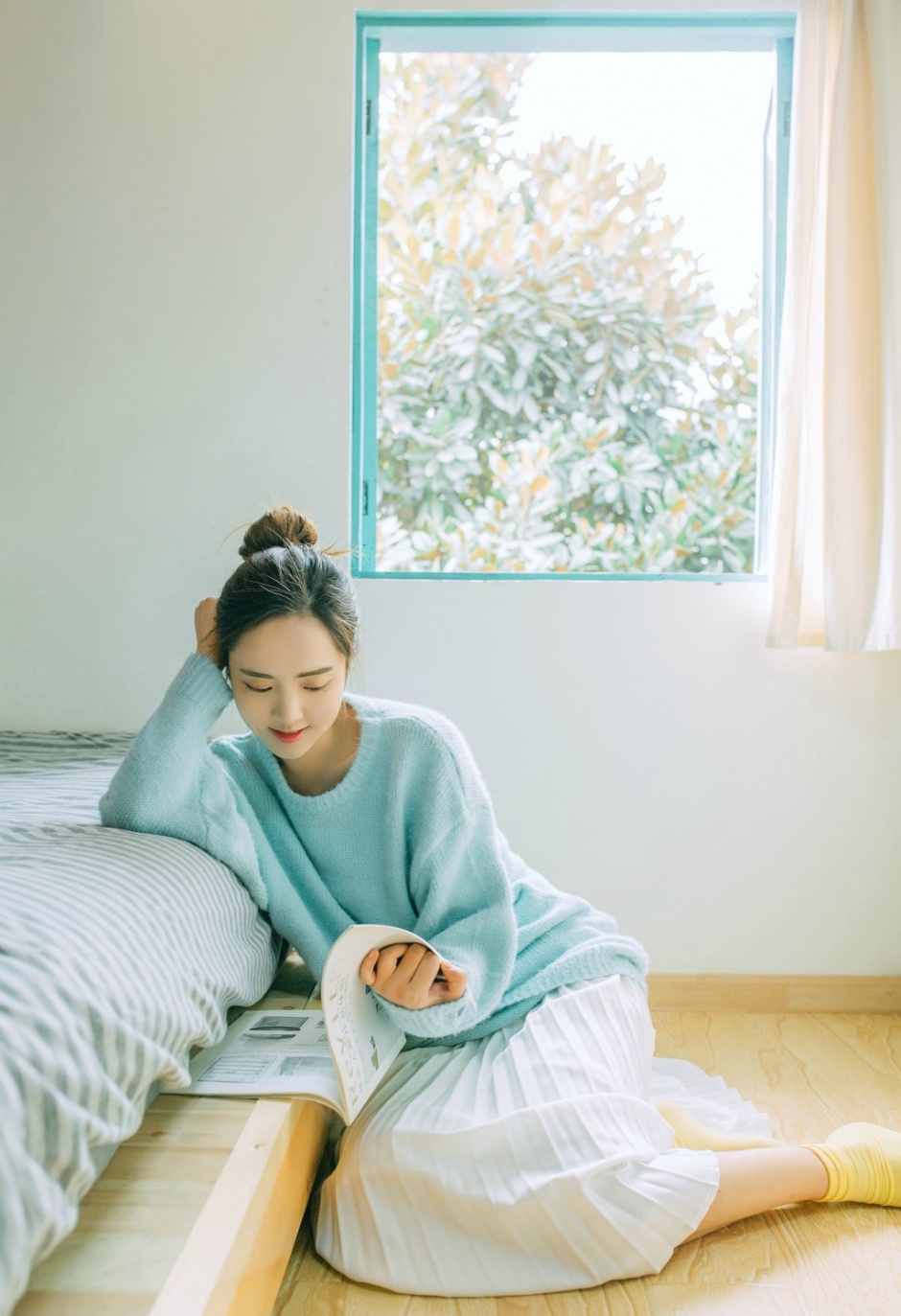 粉嫩学生妹初月丰腴白皙人体图片