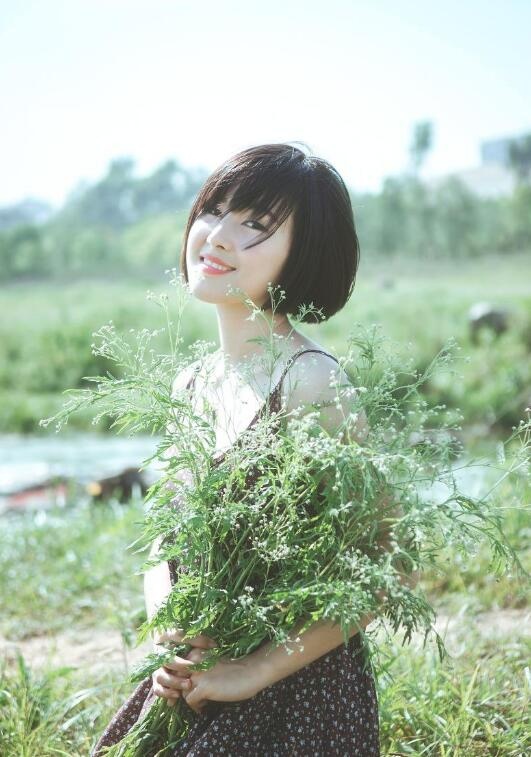 大胸美女嫩模夏美酱开胸爆乳装丁字裤美臀大胆写真