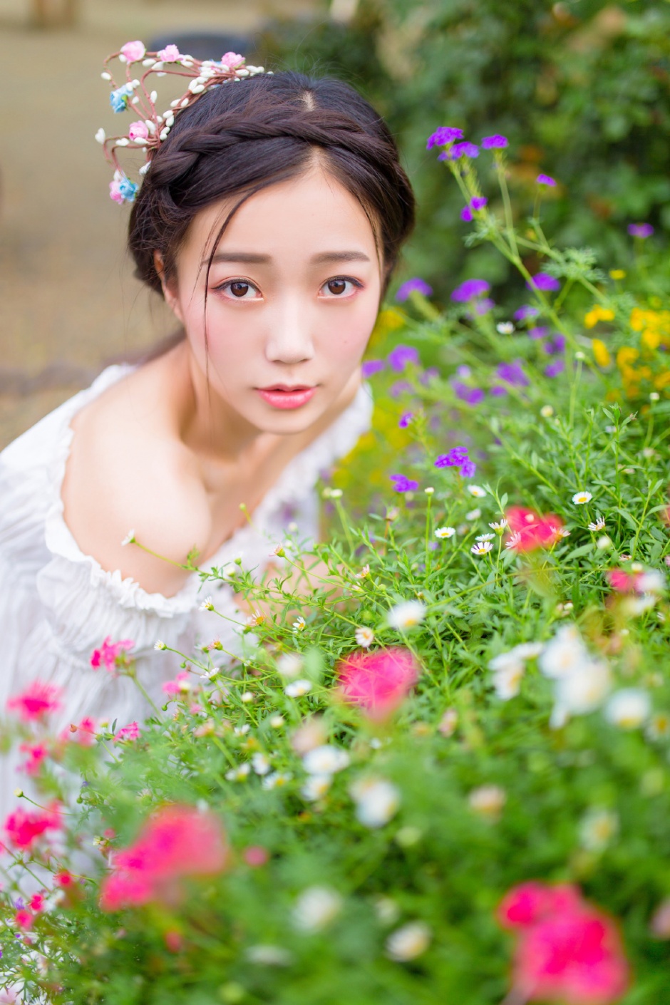 中俄混血美女孟狐狸护士制服人体写真