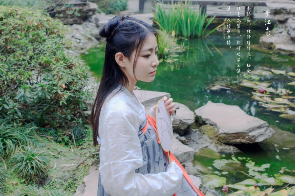 中国美女雨燕浴室性感人体艺术照