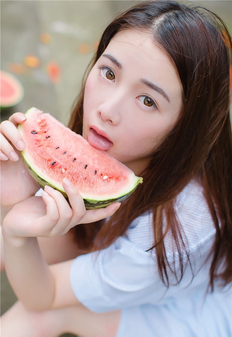 美女溪甜户外性感人体写真套图