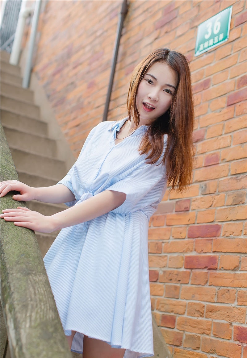 童颜巨乳美女模特傲人大奶勾魂诱惑写真