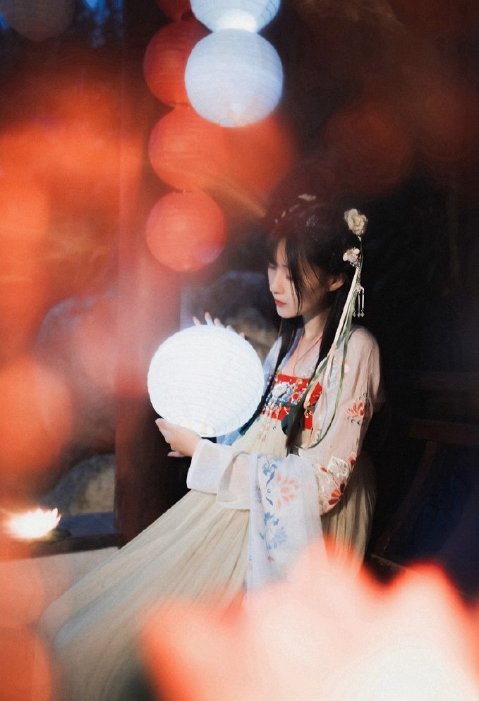 张静尤闪亮人体艺术高清写真