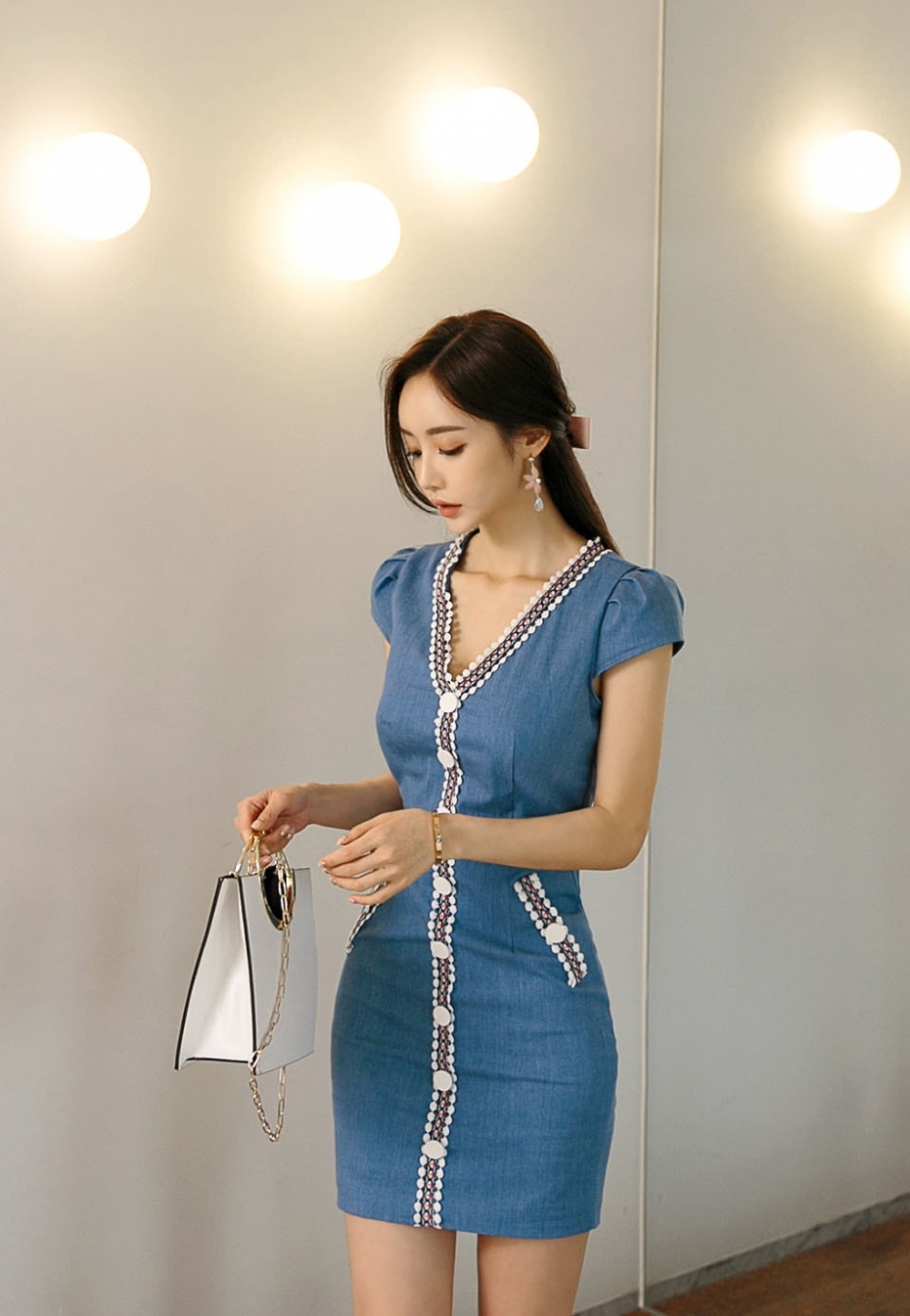 高挑长腿美女模特低胸爆乳高跟美臀性感写真