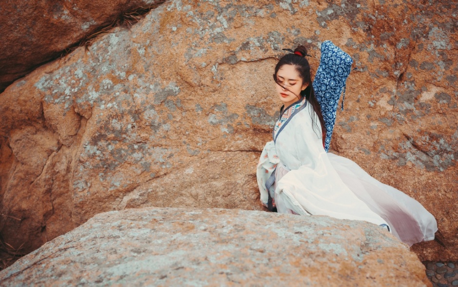 美女孟狐狸透明蕾丝高清人体艺术照