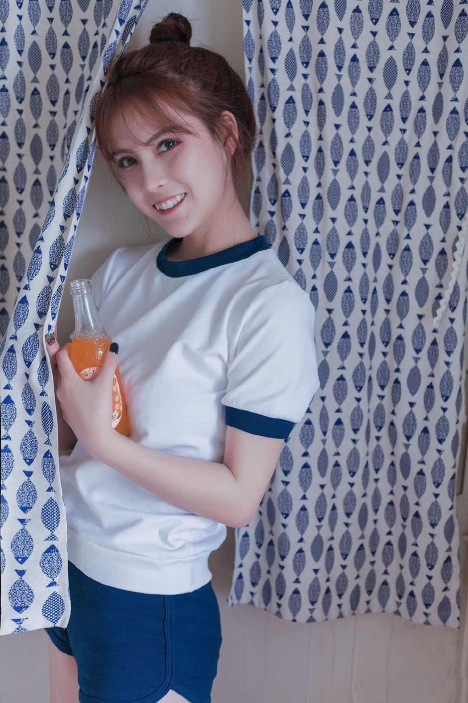 日本美女模特运动制服白皙长腿甜美气质魅力写真