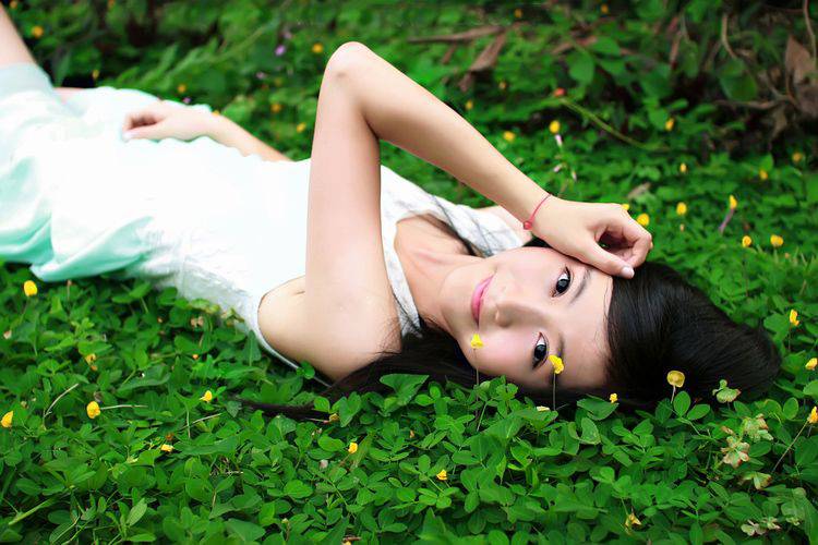 日本清纯少女户外人体写真集锦