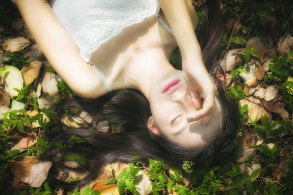 性感御姐赵颖泳衣人体写真大秀细腰丰乳