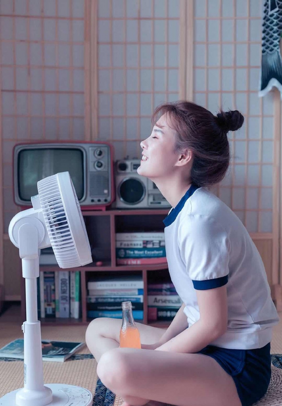 日本美女模特运动制服白皙长腿甜美气质魅力写真