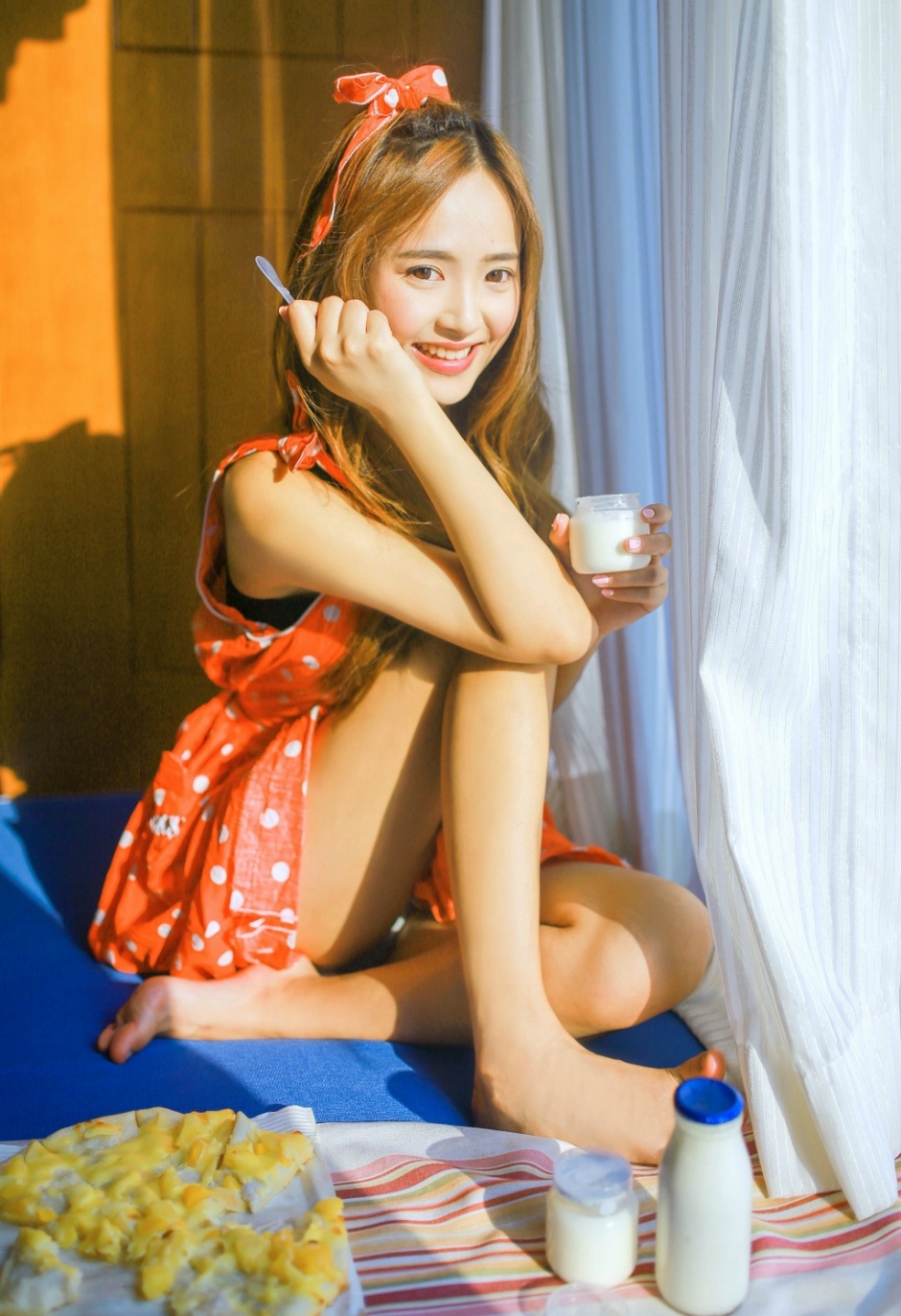 骨感美女梁芮溪丝袜美腿人体写真照