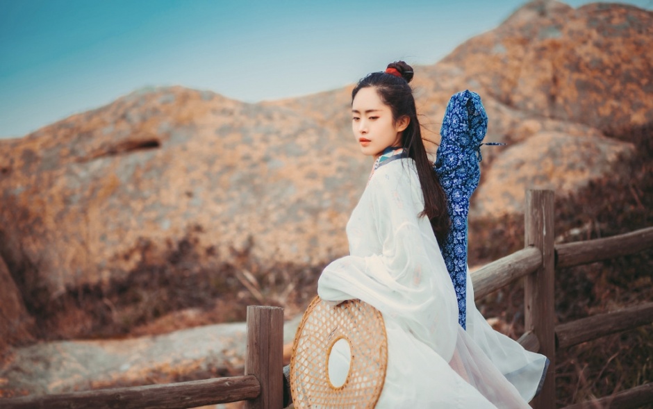 美女孟狐狸透明蕾丝高清人体艺术照