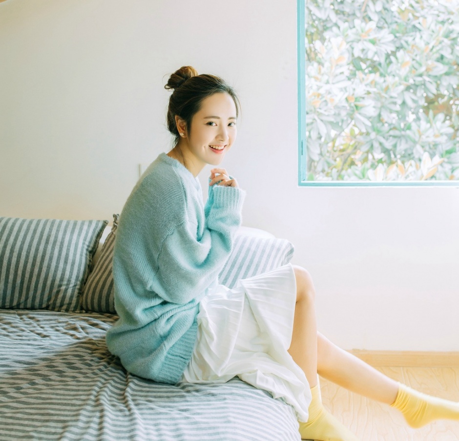 粉嫩学生妹初月丰腴白皙人体图片