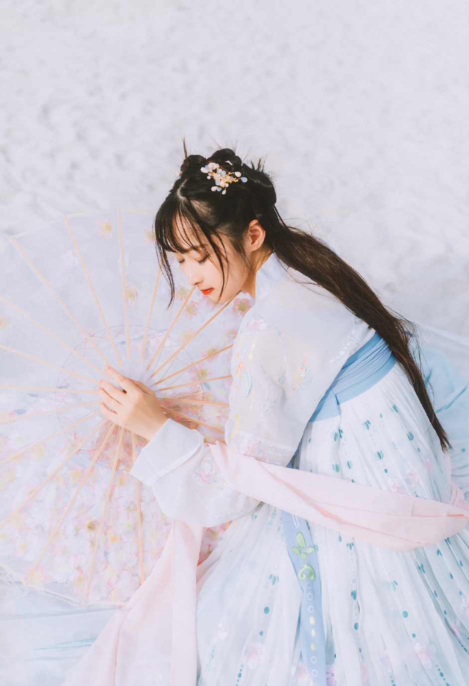 乌克兰美女裸身人体彩绘代言