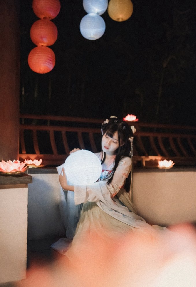 张静尤闪亮人体艺术高清写真