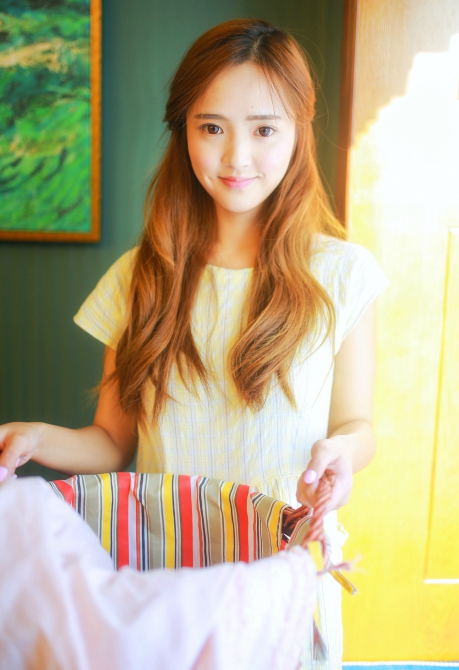 骨感美女梁芮溪丝袜美腿人体写真照